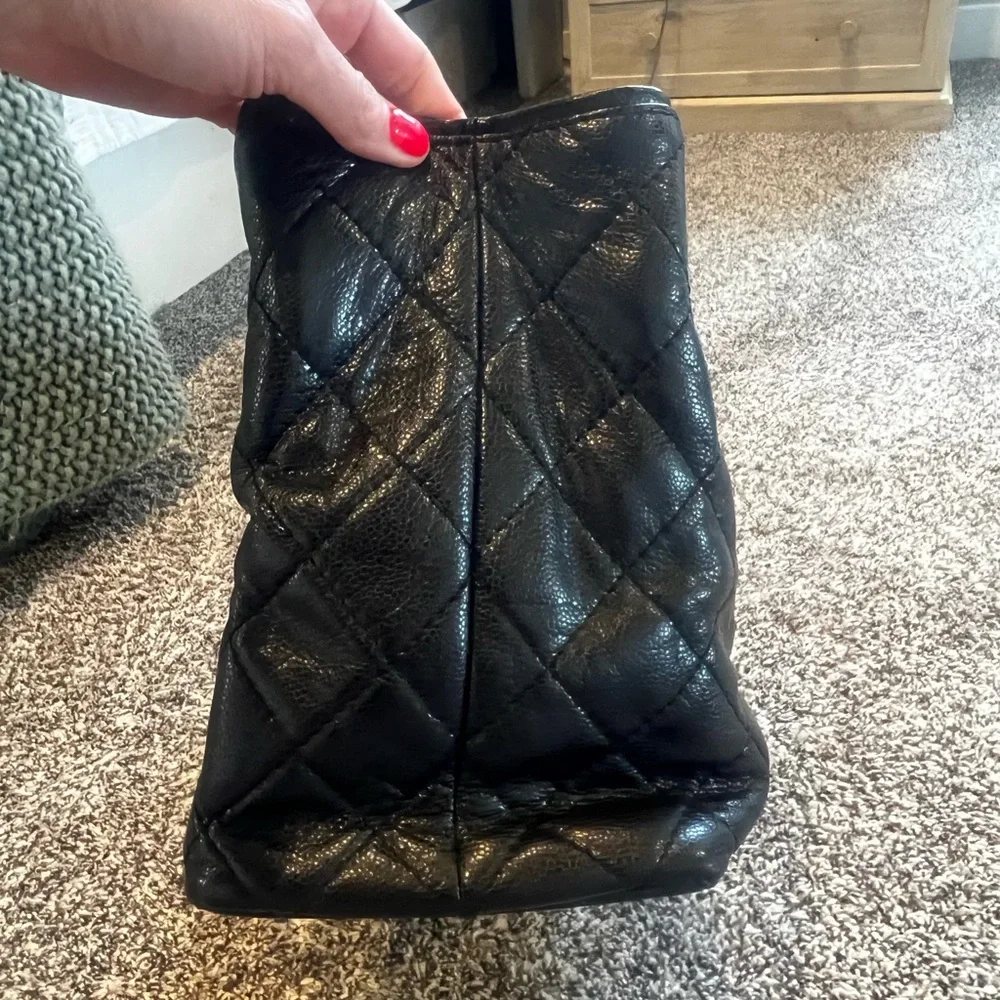 Chanel Caviar Large Be Tote- 100% authentic east west style - Picture 7 of 12